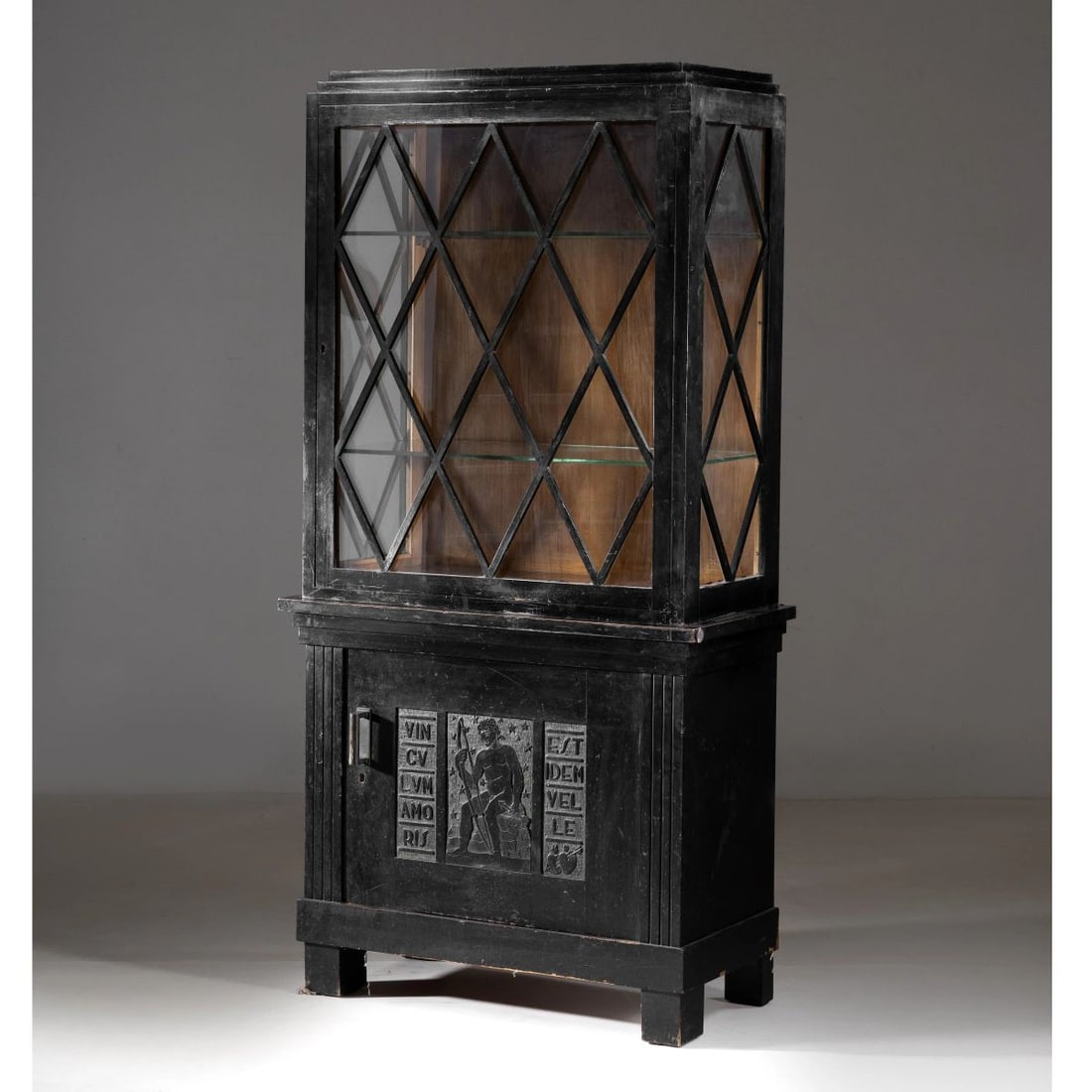 WOODEN AND GLASS SHOWCASE : WOODEN AND GLASS SHOWCASE VETRINA in legno, ripiani in vetro Produzione Italia, 1925 circa cm H174,5xL80xP43 