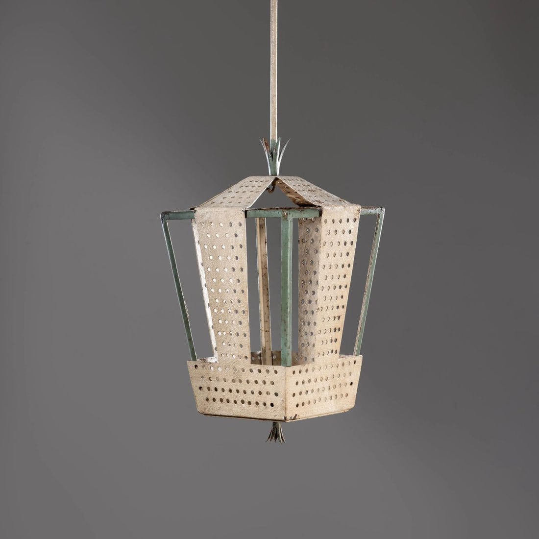 Maurizio Tempestini: Maurizio Tempestini (Firenze, 1908 - 1960) METAL AND GLASS CEILING LAMP LAMPADARIO in metallo Produzione Italia, 1940 circa cm H140xL34xP34 