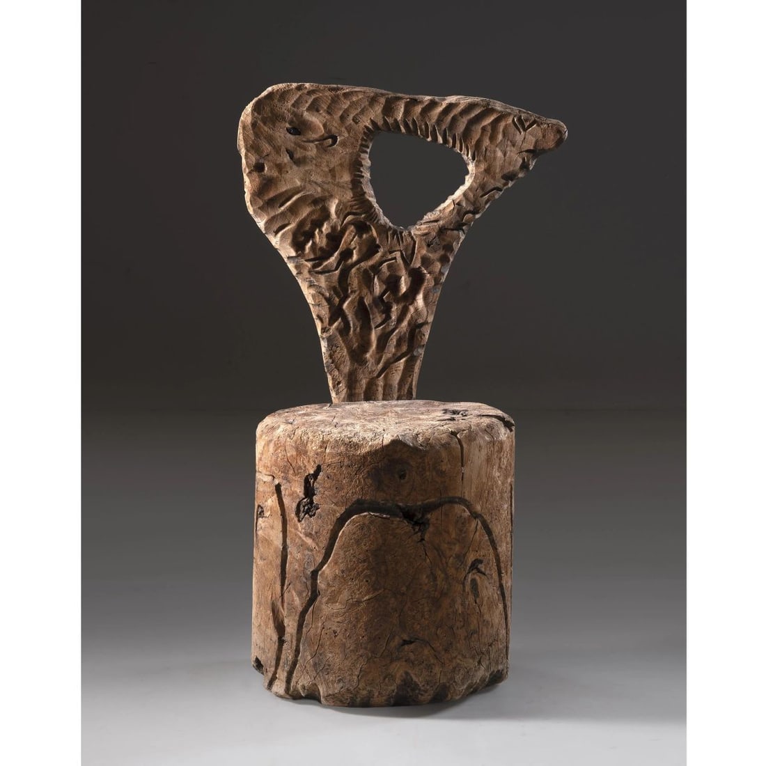 Alexander Calder: Alexander Calder (Lawnton, 1898 - New York, 1976) WOODEN CHAIR SEDIA GRILLO in legno e metallo Produzione Francia, 1950 circa cm H85xL49xP40 Bibliografia di confronto 