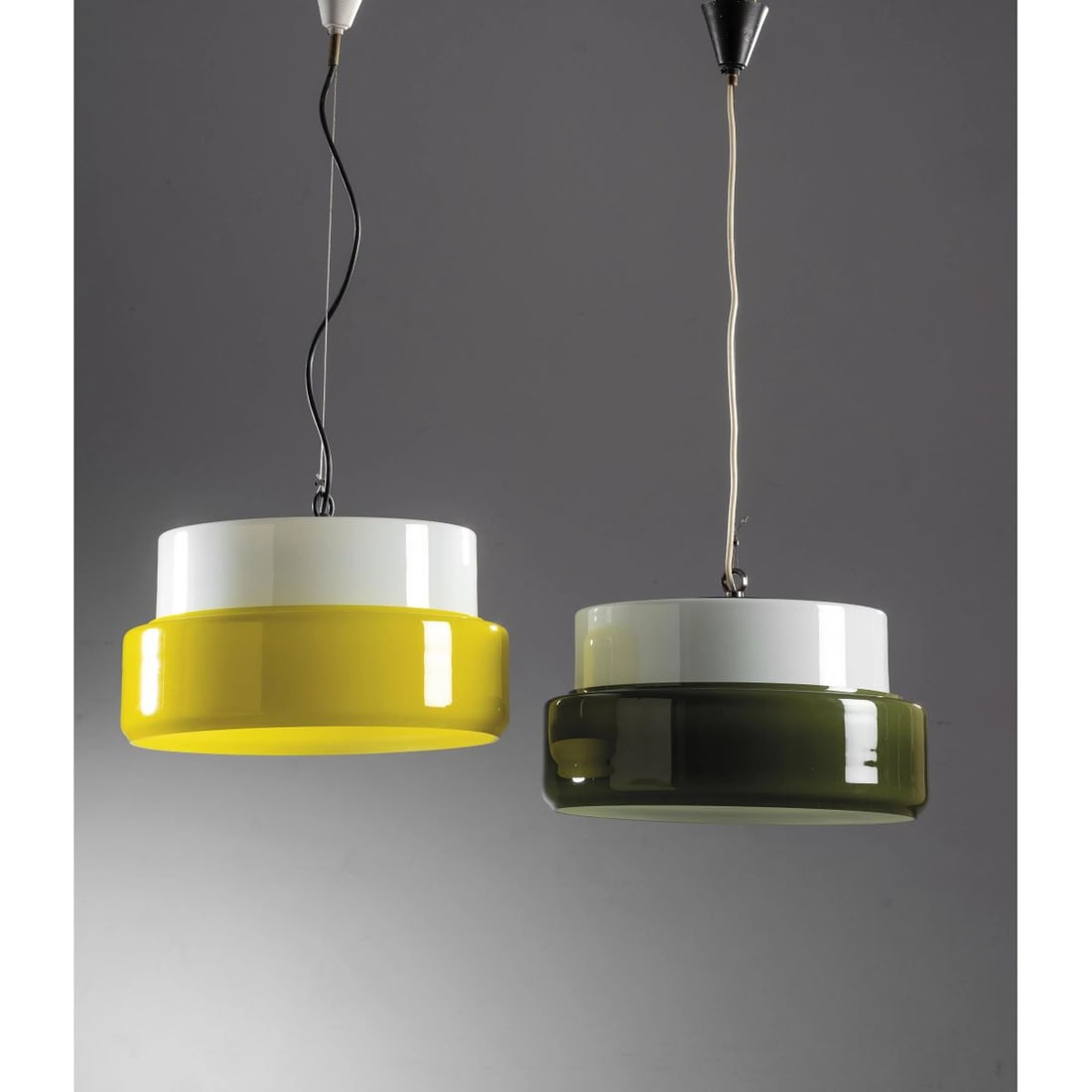 Oreste Vistosi: Oreste Vistosi (Murano, 1917 - 1982) TWO CEILING LAMPS COPPIA DI LAMPADARI in vetro nei toni del bianco, giallo e verde Produzione Vistosi, Italia, 1965 circa alt. cm 23 e diam. cm 36 