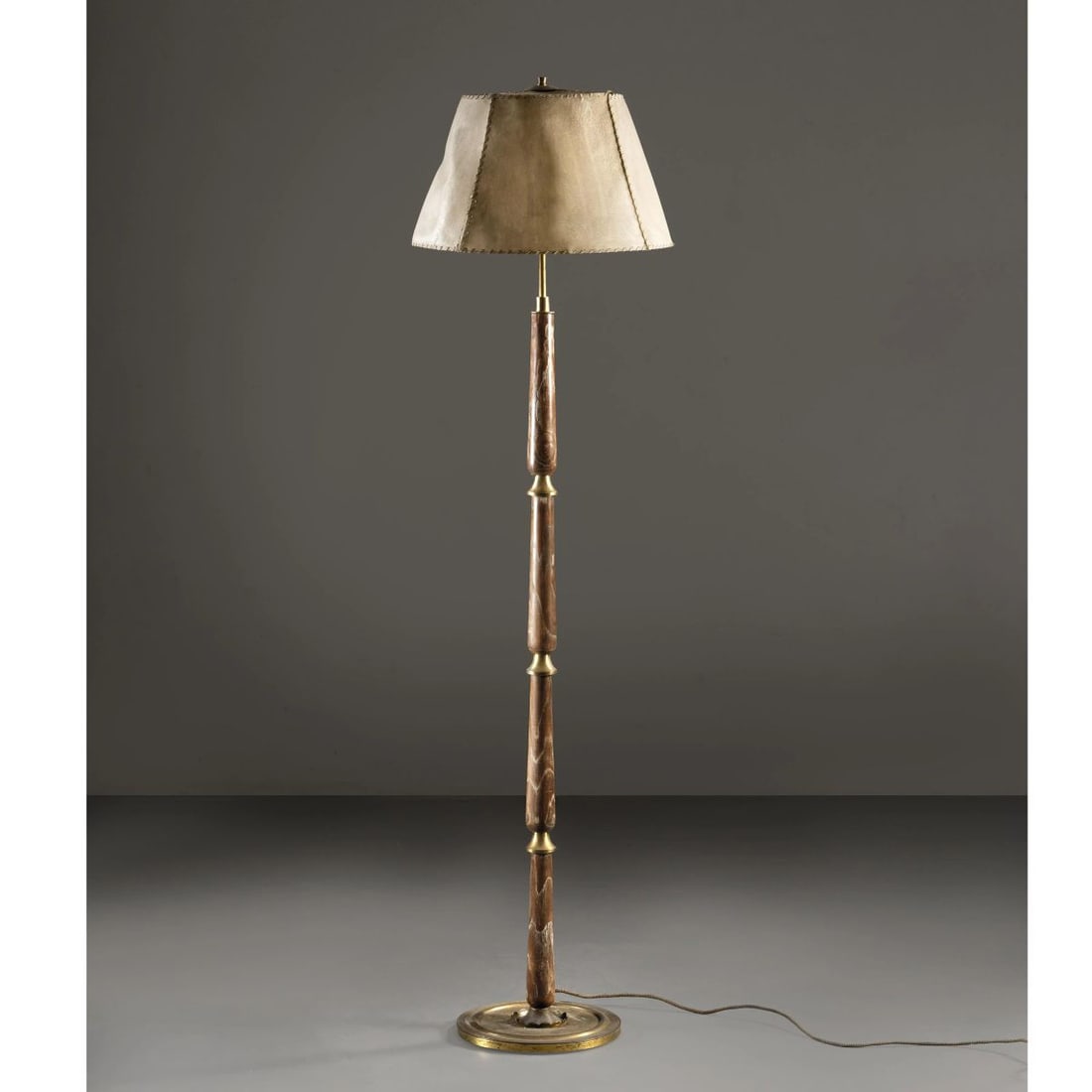 WOODEN AND BRASS FLOOR LAMP: WOODEN AND BRASS FLOOR LAMP LAMPADA DA TERRA In legno e ottone Produzione Italia, 1940 circa alt. cm 176 e diam. cm 48
