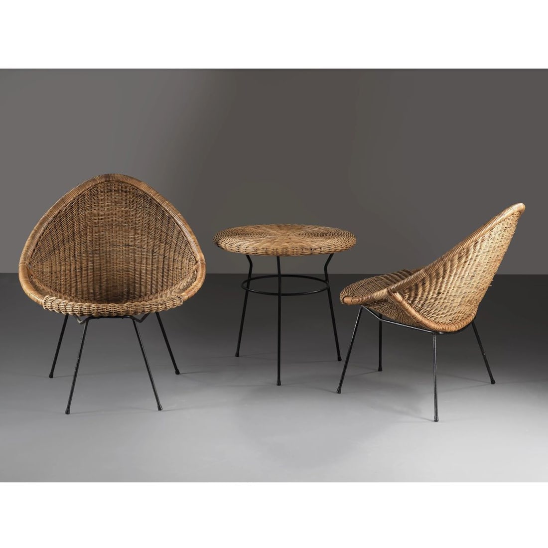 TWO CHAIRS AND A LOW TABLE: TWO CHAIRS AND A LOW TABLE DUE SEDIE E UN TAVOLO BASSO in metallo e midollino Produzione Italia, 1950 circa sedie cm H72xL70xP79 tavolo alt. cm 57 e diam. cm 60