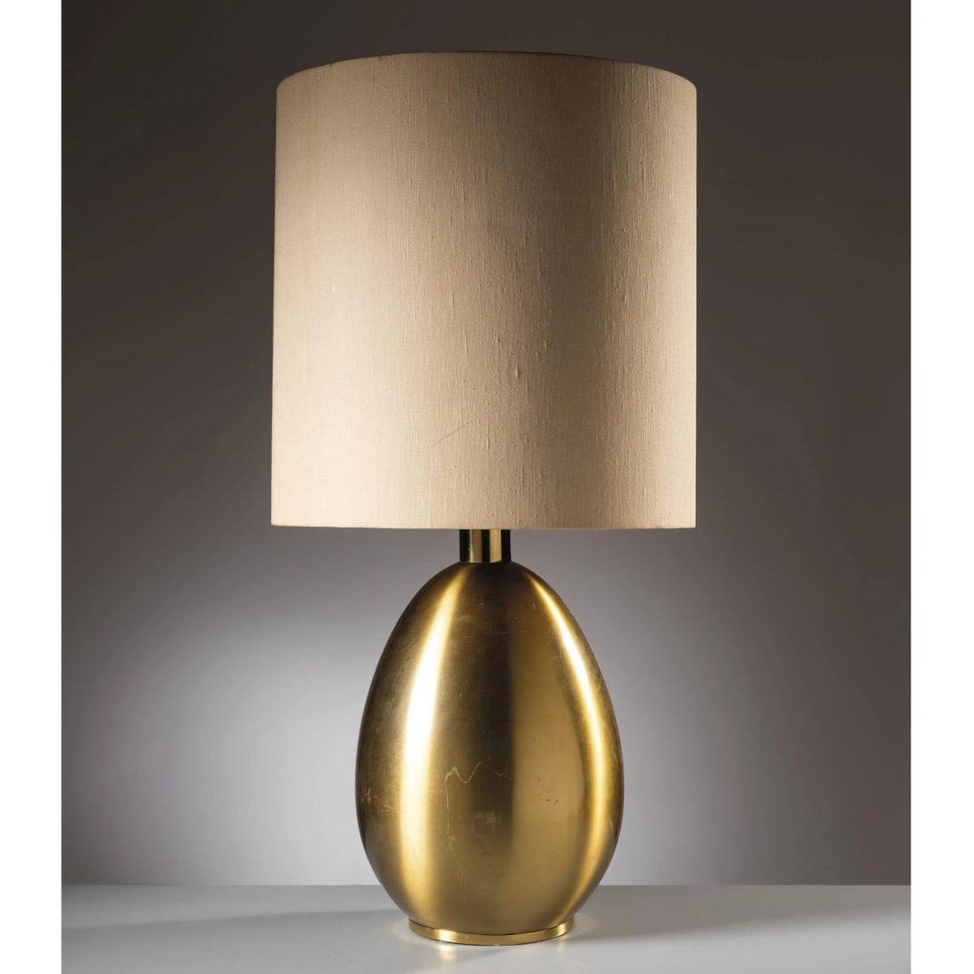 METAL TABLE LAMP: METAL TABLE LAMP LAMPADA DA TAVOLO in metallo Produzione Italia, 1975 circa alt. cm 82 e diam. cm 40