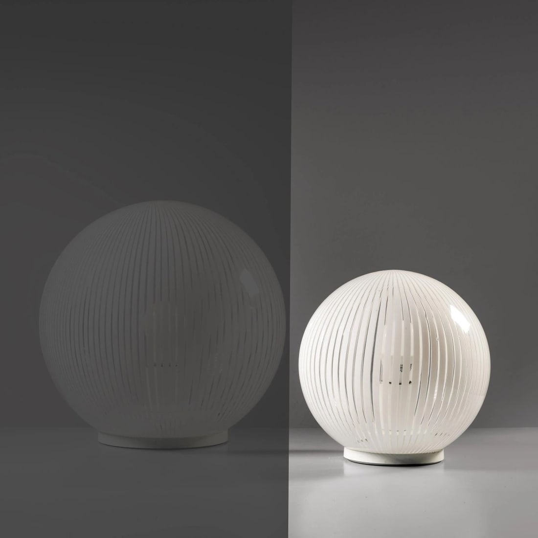 Ludovico Diaz De Santillana: Ludovico Diaz De Santillana (Roma, 1921 - 1989) GLASS TABLE LAMP LAMPADA DA TAVOLO In vetro nei toni del bianco Produzione Venini, Murano, 1975 circa alt. cm 25 e diam. com 25 
