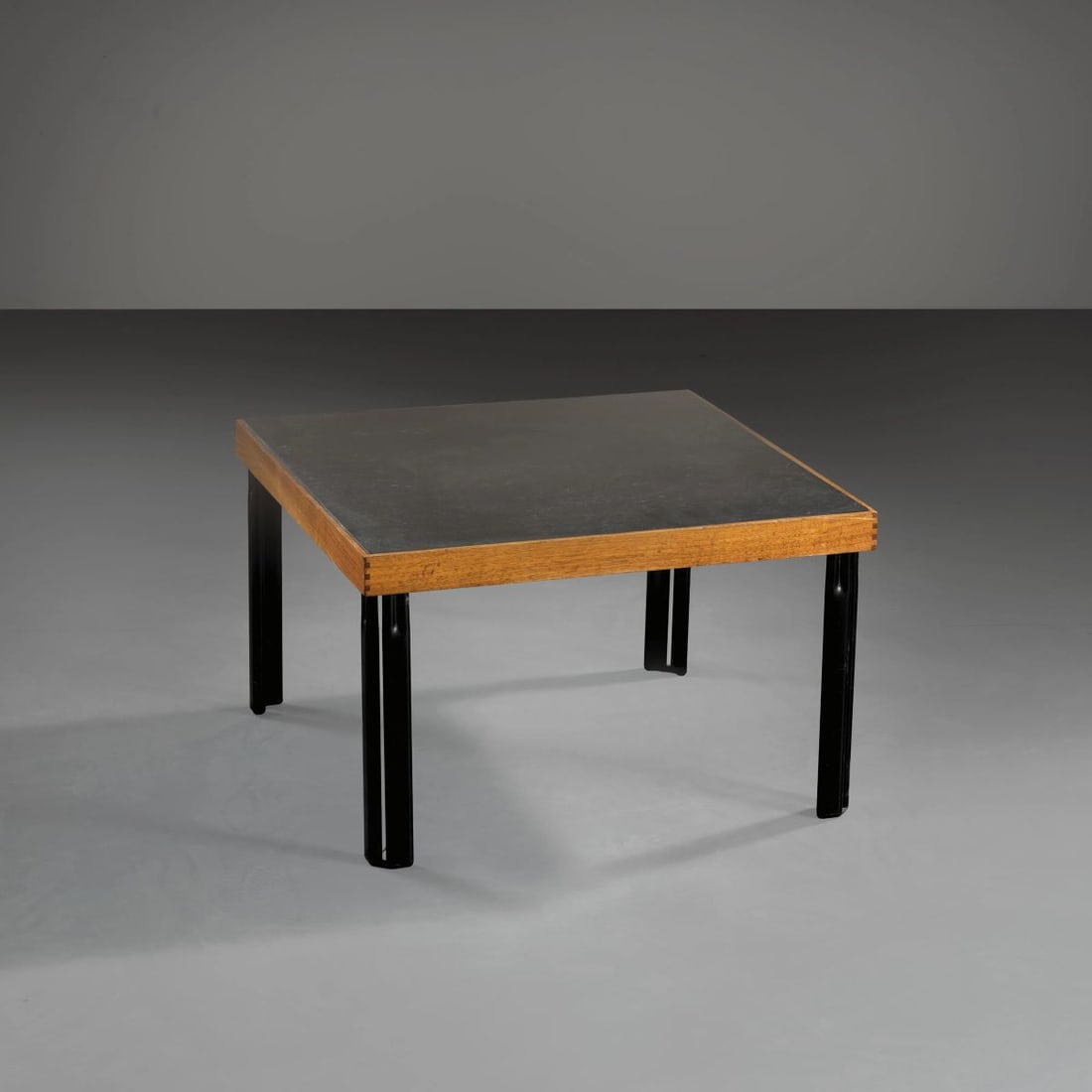 Pietro De Martini: Pietro De Martini (Milano, 1939) LOW TABLE, METAL LEGS, WOODEN TOP TAVOLO BASSO DELLA SERIE NAVIGLIO gambe in metallo, ripiano in legno e ardesia Produzione Cassina, Italia, 1980 circa