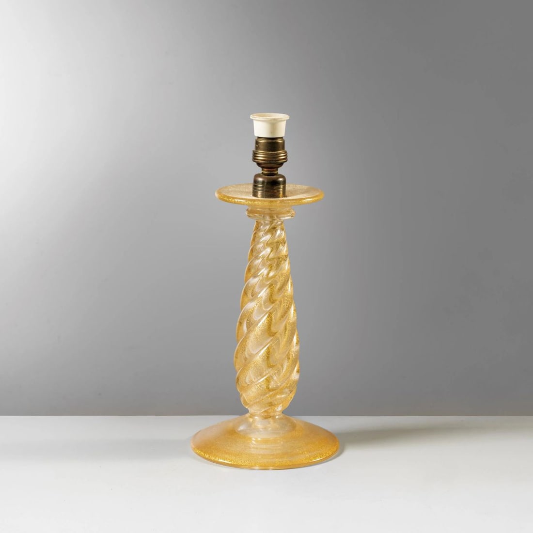 Seguso: Seguso GLASS TABLE LAMP LAMPADA DA TAVOLO in vetro nei toni dell’oro Produzione Italia, 1940 circa alt. cm 26 e diam. cm 12 
