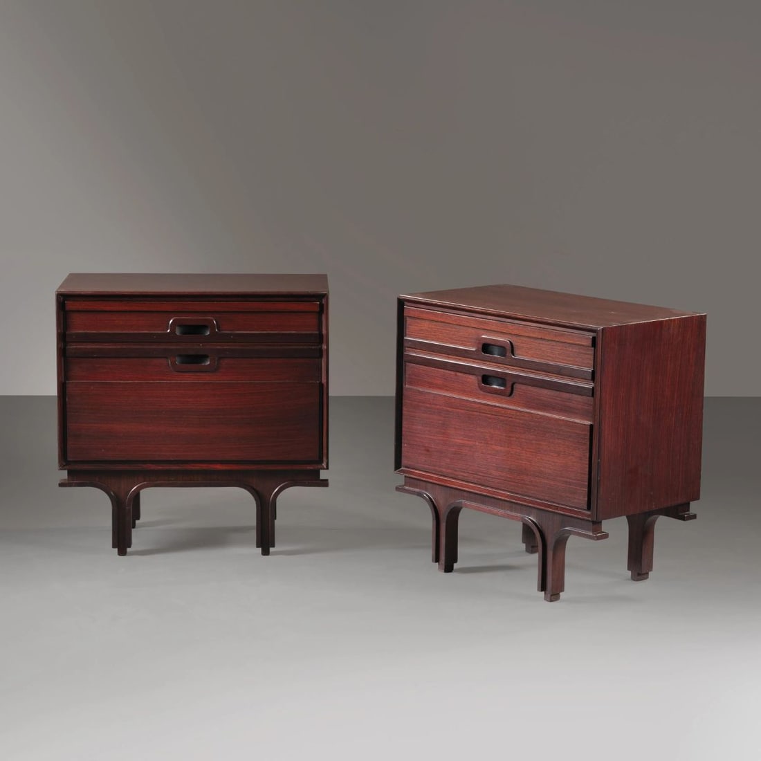 A COUPLE OF BEDSIDE TABLES: A COUPLE OF BEDSIDE TABLES COPPIA DI COMODINI in legno Produzione Bernini, Italia, 1965 circa cm H62xL62xP34,5