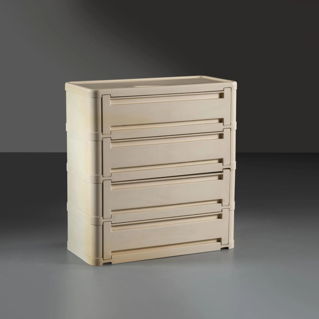 Olaf Von Bohr: Olaf Von Bohr (1927 - 2012) A PLASTIC CABINET UN MOBILE in materiale plastico Produzione Kartell, Italia, 1975 circa cm H77xL72xP34 
