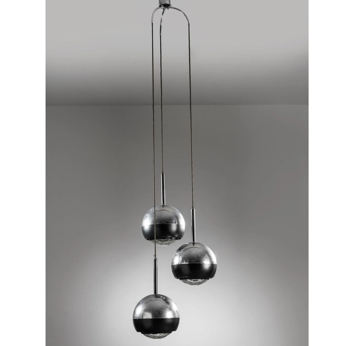 Stilnovo: Stilnovo «1230» CEILING LAMP LAMPADARIO MODELLO 1230 in metallo e vetro Produzione Stilnovo, Italia, 1967 cm H200xL50xP50 Bibliografia di confronto T. Brauniger, Stilno