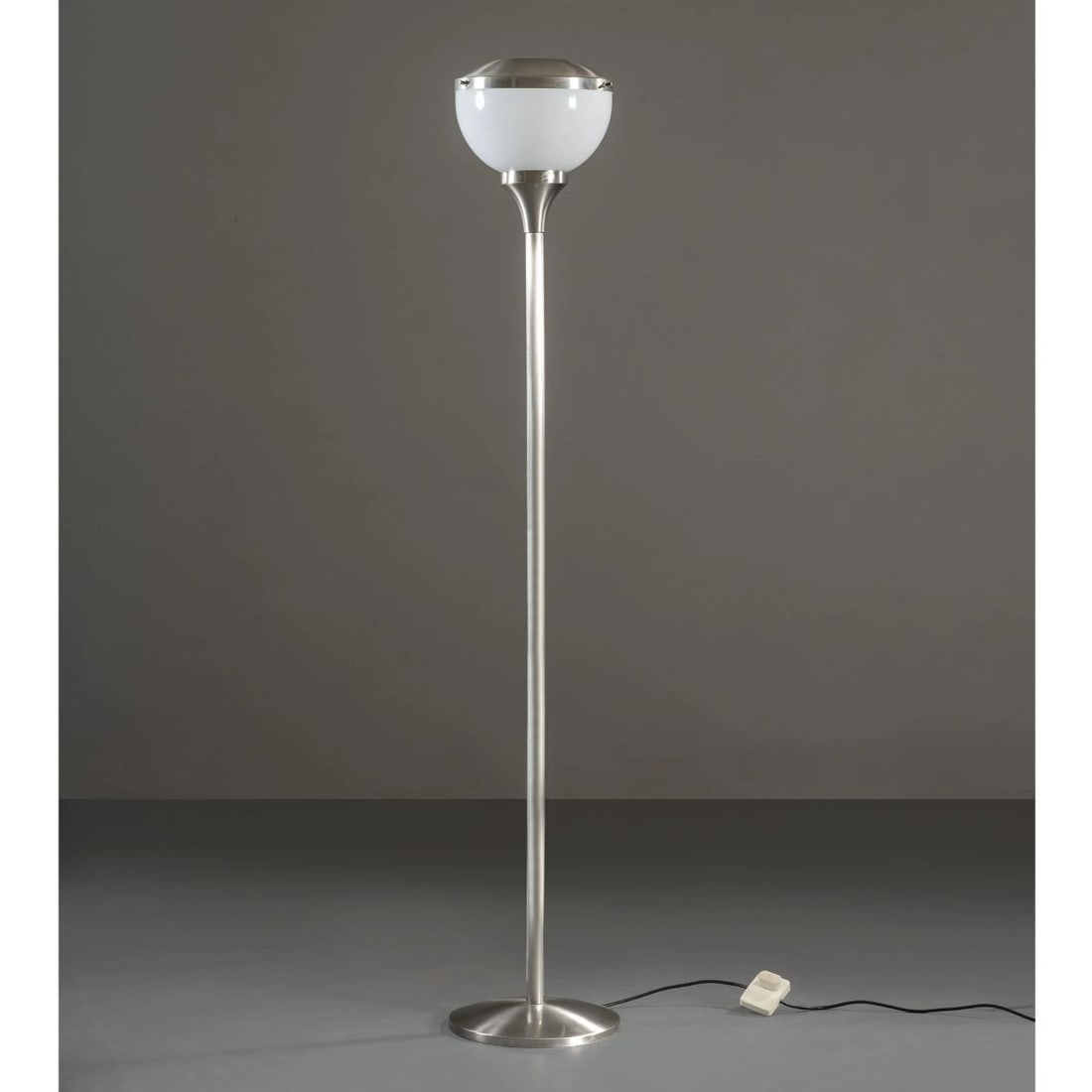 FLOOR LAMP: FLOOR LAMP LAMPADA DA TERRA In metallo e vetro Produzione Italia, 1965 circa alt. cm 161 e diam. cm 27