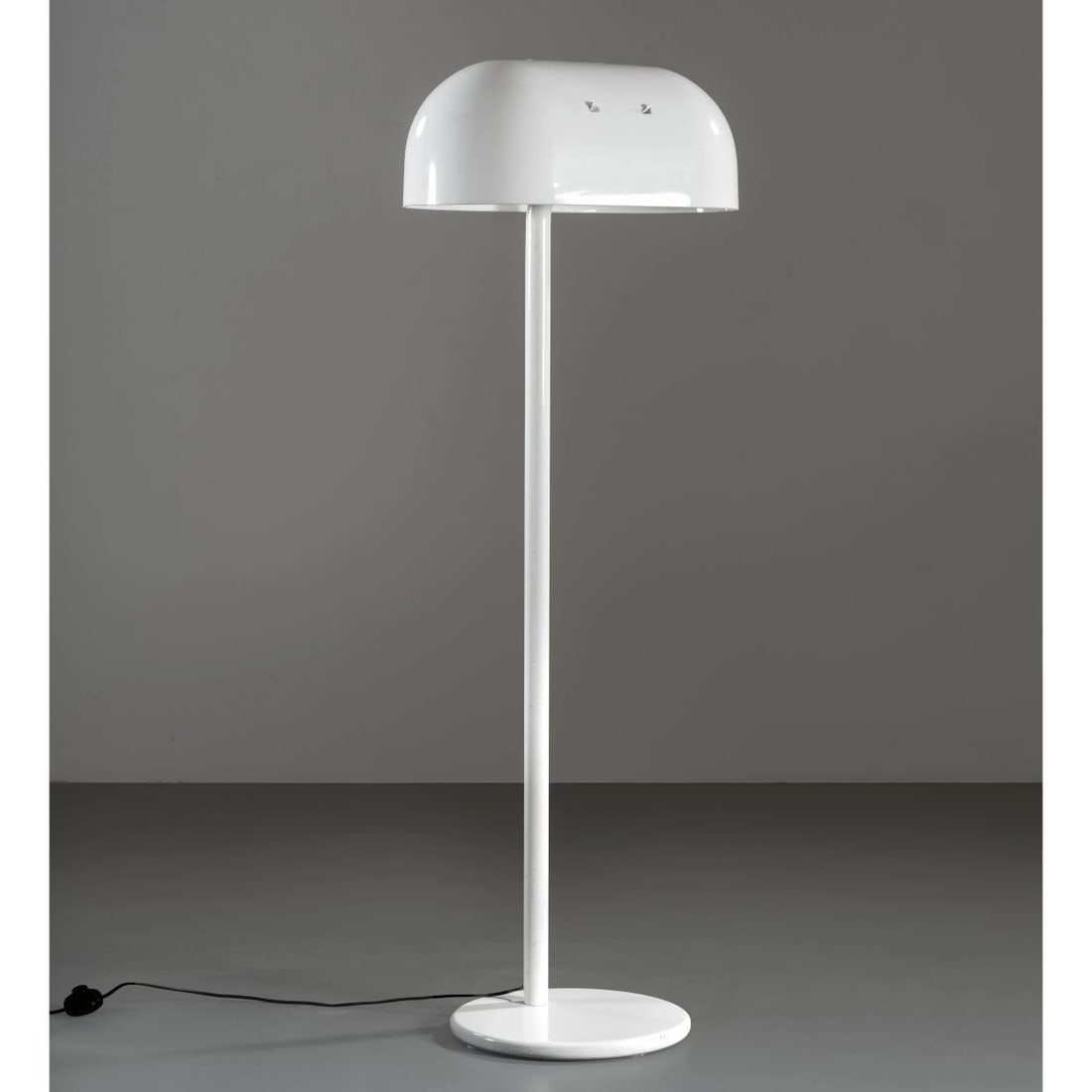 Giotto Stoppino: Giotto Stoppino (Vigevano, 1926 – Milano, 2011) WHITE PLASTIC FLOOR LAMP LAMPADA DA TERRA in materiale plastico nei toni del bianco Produzione Kartell, Italia, 1970 circa alt. cm 147 e di