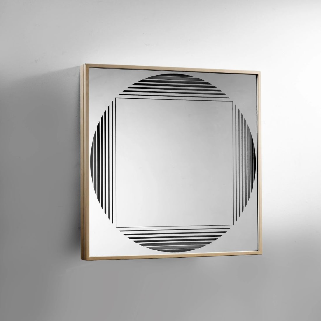 Gianni Celada: Gianni Celada (Milano, 1935) A «BRAMA» MIRROR SPECCHIO MODELLO BRAMA cornice in metallo Produzione Fontana Arte, Italia, 1970 circa cm H76xL74xP7 Bibliografia di confronto