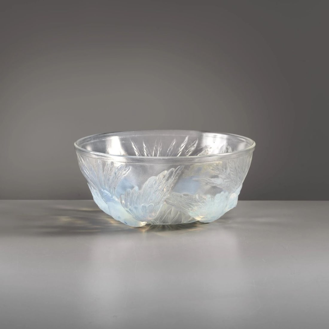 Verlys: Verlys OPALESCENT GLASS BOWL COPPA in vetro opalescente Produzione, Francia, 1920 circa alt. cm 8,5 e diam. cm 19,6 