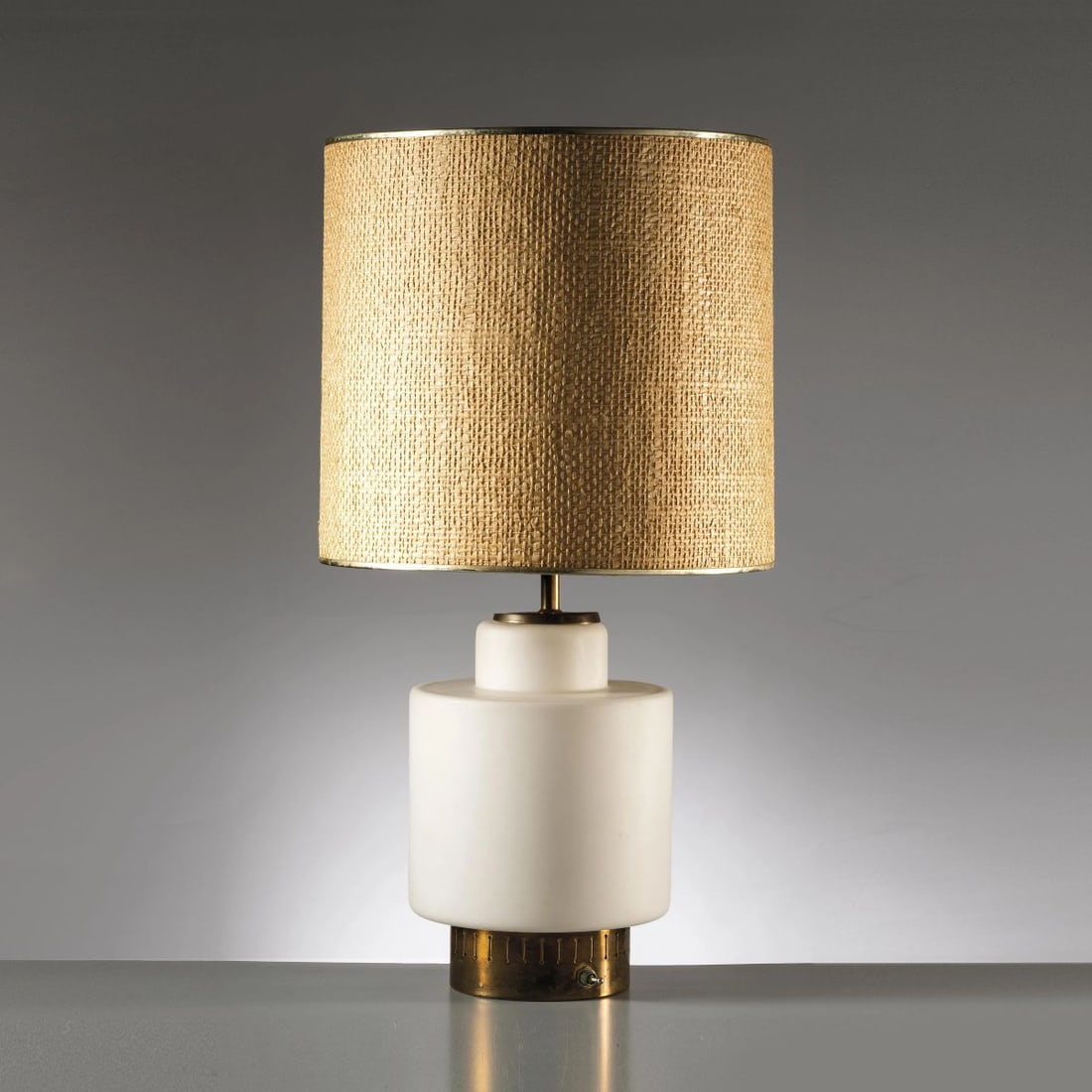 Stilnovo: Stilnovo TABLE LAMP, BRASS AND GLASS STRUCTURE LAMPADA DA TAVOLO MODELLO 8055 in vetro e ottone Produzione Stilnovo, Italia, 1967 alt. cm 69 e diam. cm 35 Bibliografia di confronto T.