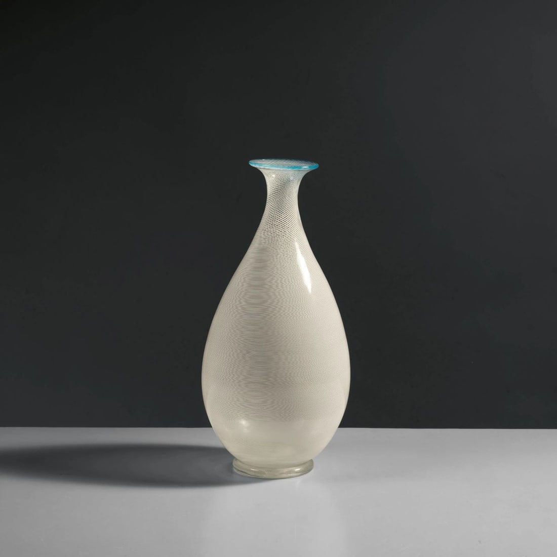 Barovier & Toso: Barovier & Toso WHITE AND LIGHT BLUE GLASS VASE VASO in vetro nei toni del bianco e dell’azzurro Produzione Barovier & Toso, Venezia, 1970 circa firmato a punta sul fondo alt. cm 