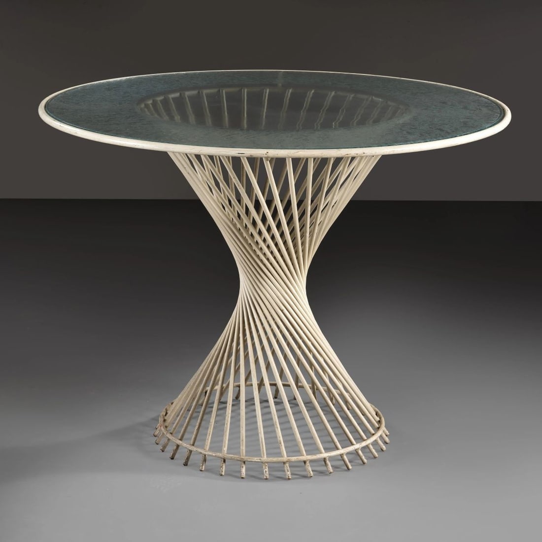 Attr. a Mathieu Matégot: Attr. a Mathieu Matégot (Ungheria, 1910 - 2010) TABLE, WHITE LACQUERED METAL STRUCTURE, GLASS TOP TAVOLO in metallo laccato nei toni del bianco, ripiano in vetro Produzione Francia, 1950