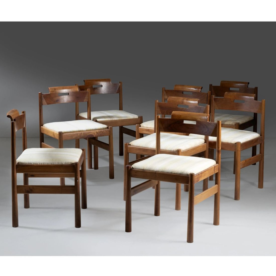 Giovanni Michelucci: Giovanni Michelucci (Pistoia, 1891 - Firenze, 1990) EIGHT CHAIRS FROM THE ARCIGLIANO SERIES OTTO SEDIE MODELLO GM 28 DELLA SERIE ARCIGLIANO in legno, seduta in paglia Produzione Fantacci,