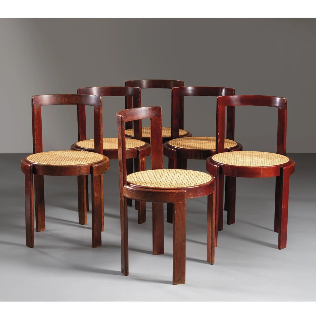 Alfredo Simonit: Alfredo Simonit (1937) SIX CHAIRS, WOODEN STRUCTURE SEI SEDIE MODELLO 101 struttura in legno, seduta in paglia di Vienna Produzione Pallavisini, Italia, 1967 cm H80xL49xP50 Bibliografia