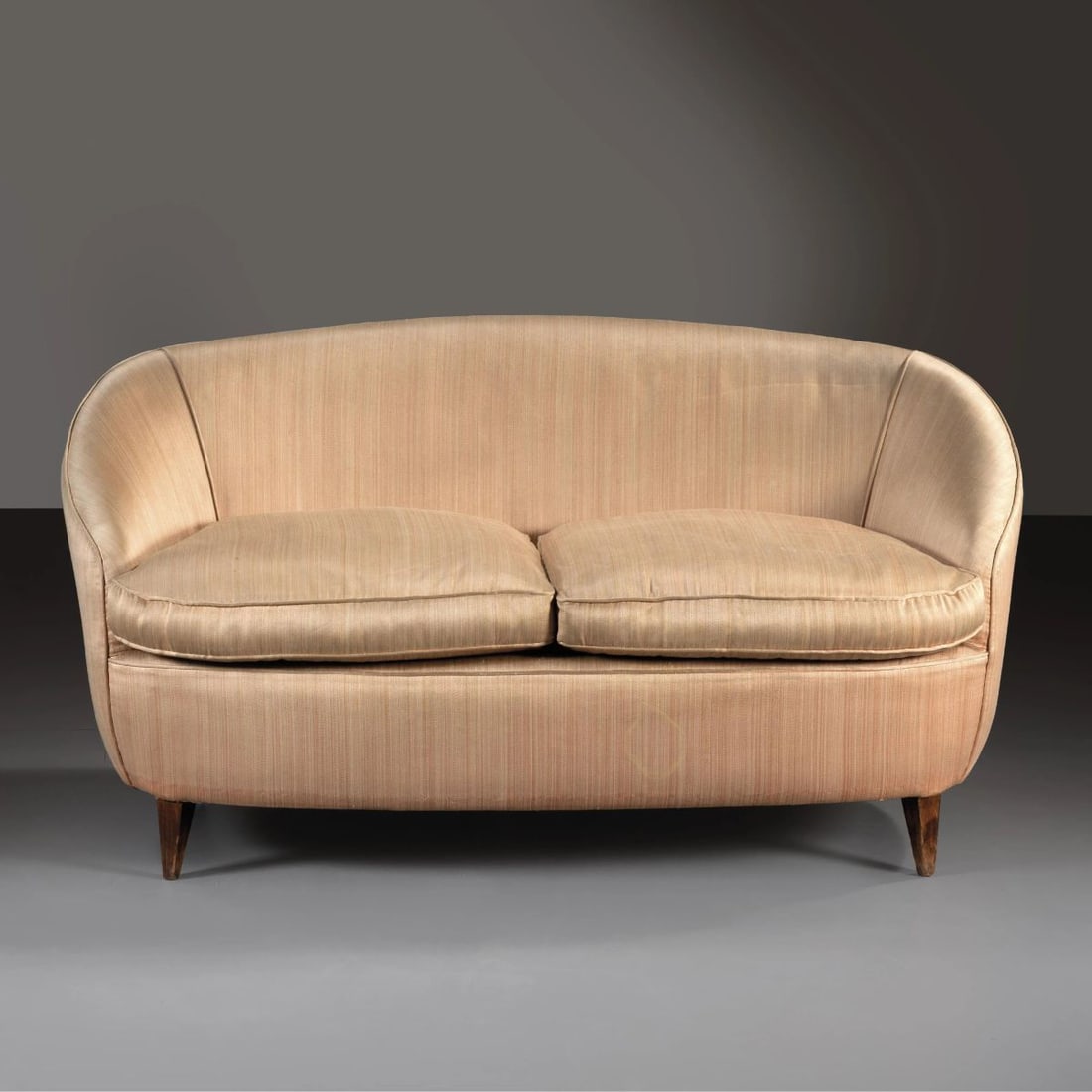 Gio Ponti: Gio Ponti (Milano, 1891 – 1979) A SOFA, WOODEN STRUCTURE, HAZEL BROWN FABRIC UPHOLSTERED DIVANO in legno e tessuto nei toni del nocciola Produzione Italia, 1950 circa cm H70xL135xP75 Il