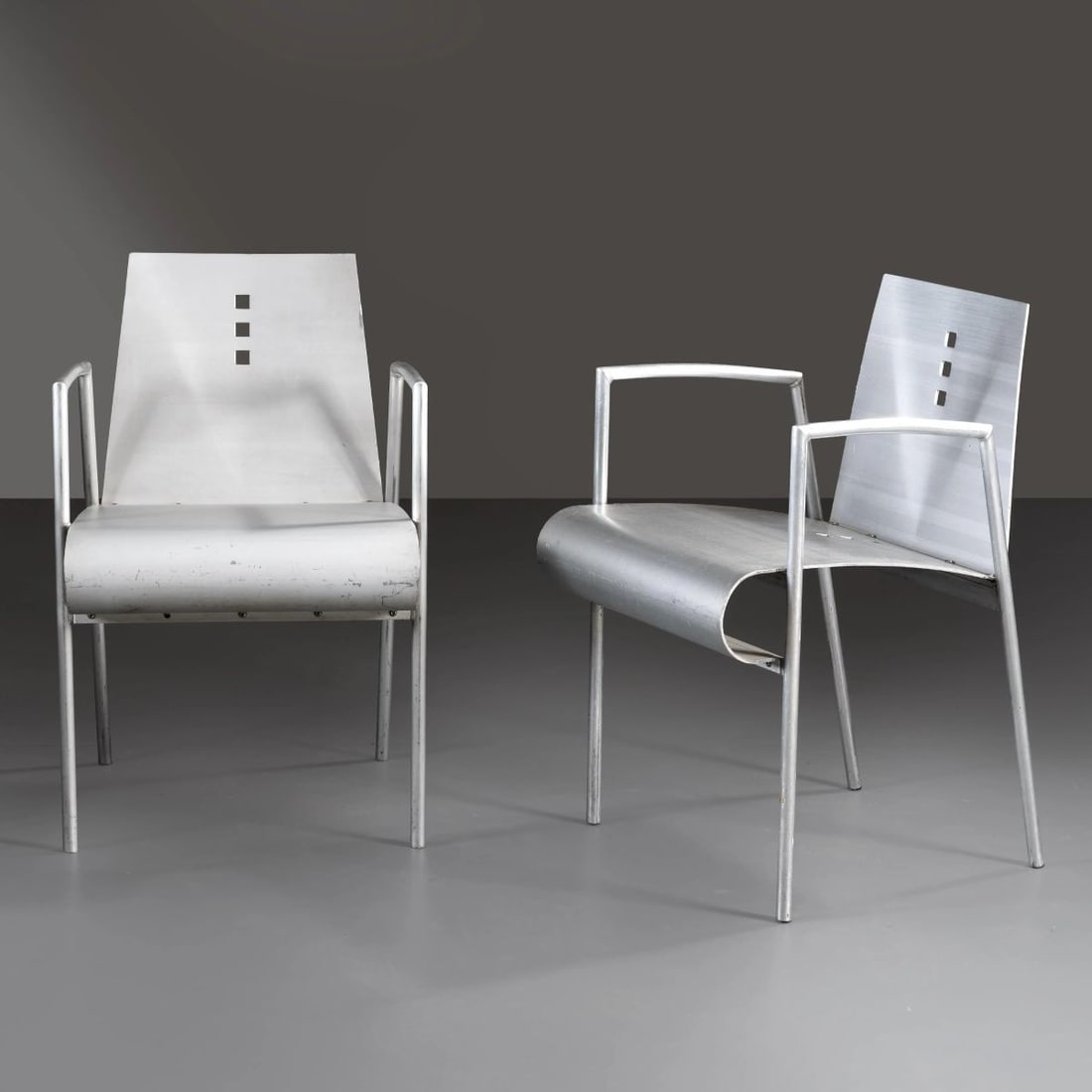 A COUPLE OF METAL CHAIRS: A COUPLE OF METAL CHAIRS COPPIA DI SEDIE in metallo Produzione Italia, 1985 circa cm H75xL49xP54