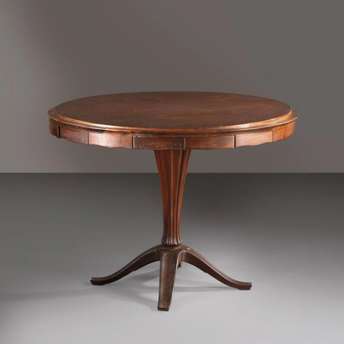 Attr. a Carlo Cresti: Attr. a Carlo Cresti (Firenze, 1931 - 2018) WOODEN TABLE TAVOLO in legno Produzione Italia, 1940 circa alt. cm 78 e diam. cm 106 