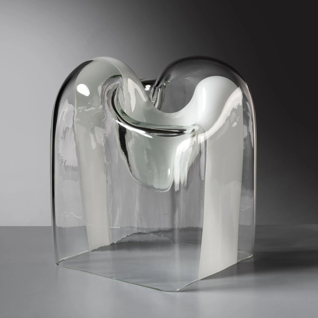 Carlo Nason: Carlo Nason (Murano, 1935 - 2026) S471 GLASS VASE VASO MODELLO S471 in vetro Produzione Mazzega, Italia, 1970 circa cm H28xL20xP20 Bibliografia di confronto R. Chiesa, A. Zannoni,