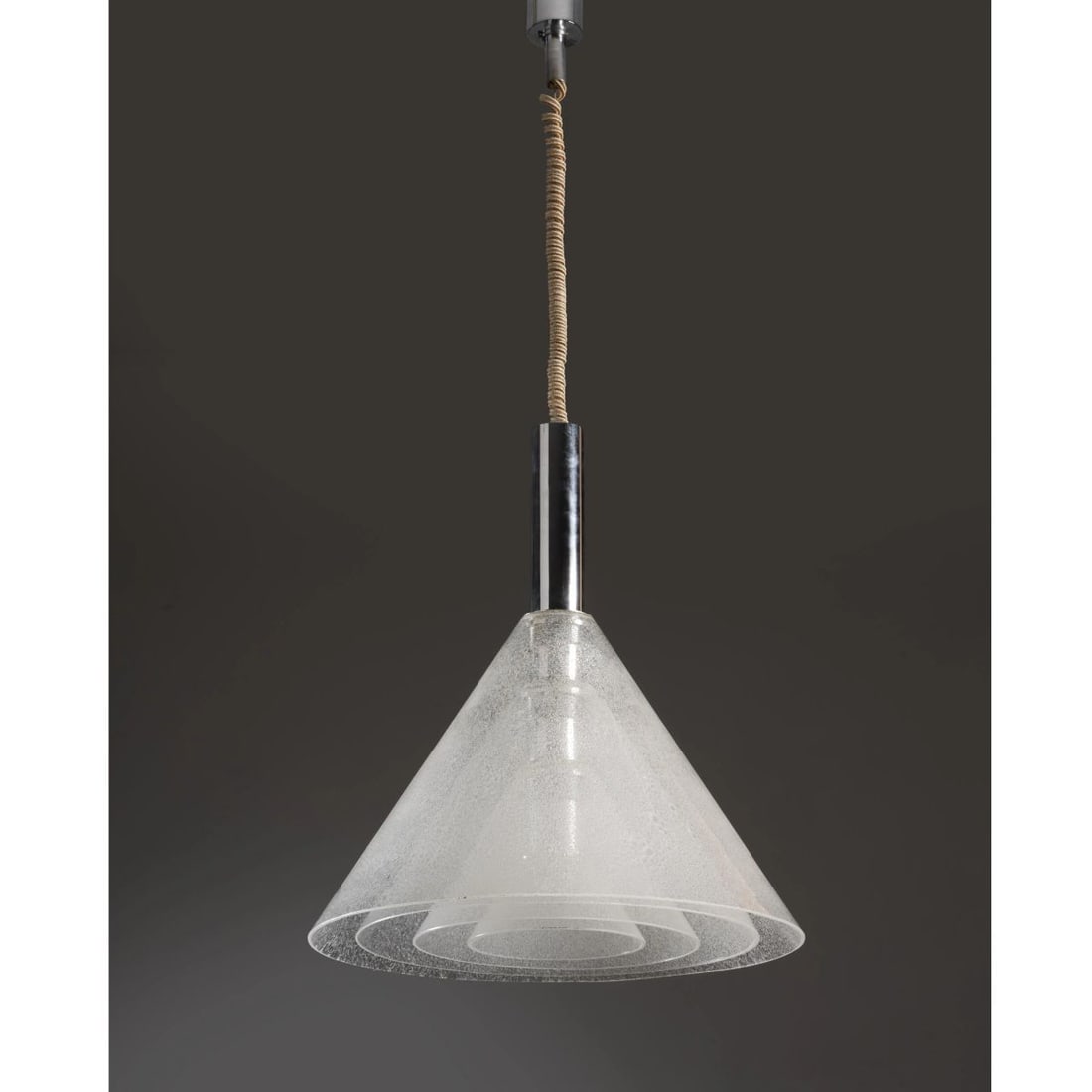 Carlo Nason: Carlo Nason (Murano, 1935 - 2026) GLASS AND METAL «LS174» CEILING LAMP LAMPADARIO MODELLO LS174 in metallo e vetro Produzione AV Mazzega, Italia, 1970 circa cm H54xD47 