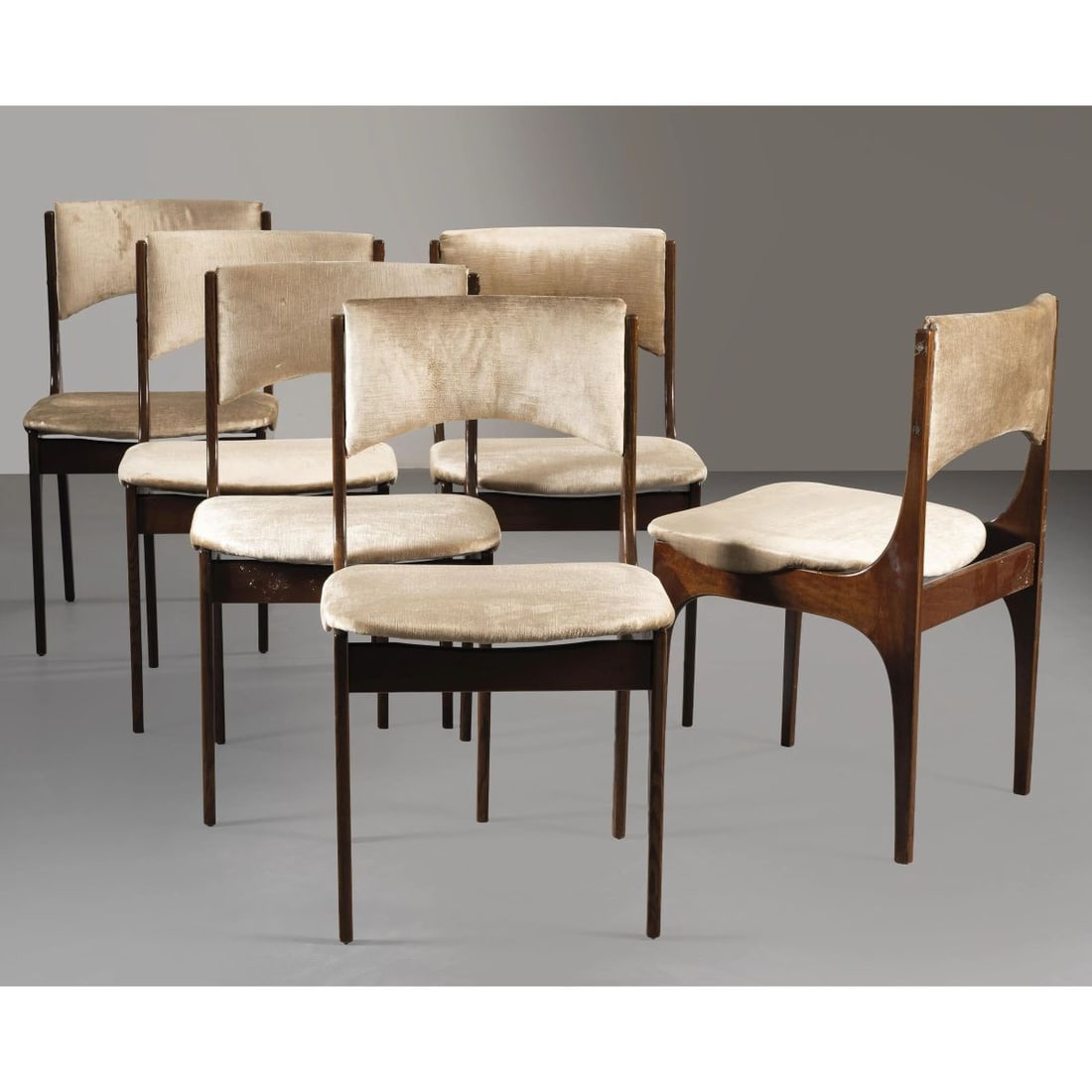 Giuseppe Gibelli: Giuseppe Gibelli (Sec. XX) SIX WOODEN CHAIRS, BEIGE FABRIC UPHOLSTERY SEI SEDIE MODELLO BEATRICE in legno, seduta imbottita a rivestite in tessuto nei toni del beige Produzione Sormani, Italia, 1965 c
