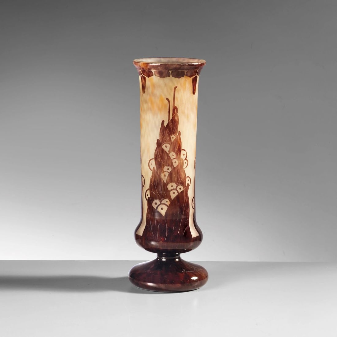 Schneider : Schneider WHITE AND BROWN GLASS VASE VASO in vetro nei toni del marrone e giallo Produzione Francia, 1920 circa marcato alla base “La verre francais” alt. cm 26,5 e diam. cm 10