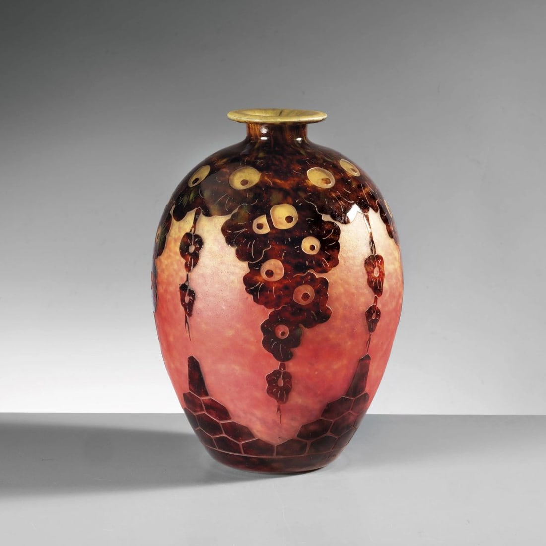 Schneider : Schneider BROWN AND ORANGE GLASS VASE VASO in vetro nei toni del marrone e dell’arancio Produzione Francia, 1920 circa firmato alla base “La verre francais” alt. cm 28 e diam. cm 20