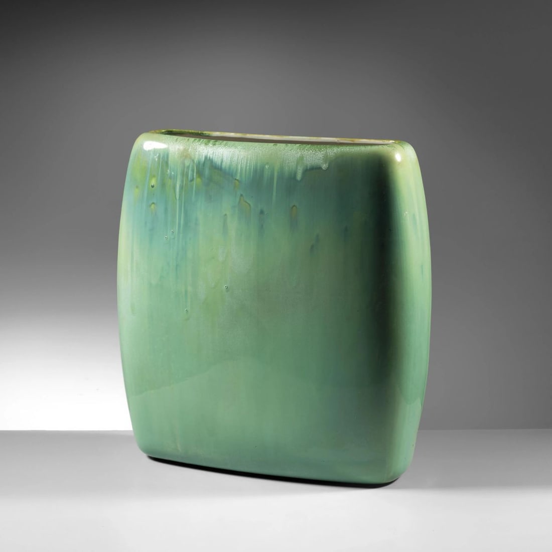 Guido Andlovitz: Guido Andlovitz (Trieste, 1900 - Grado, 1971) CERAMIC TURQUOISE VASE VASO in ceramica nei toni del turchese marcato sul fondo Produzione Lavenia, Italia, 1940 circa cm H54xL49xP20