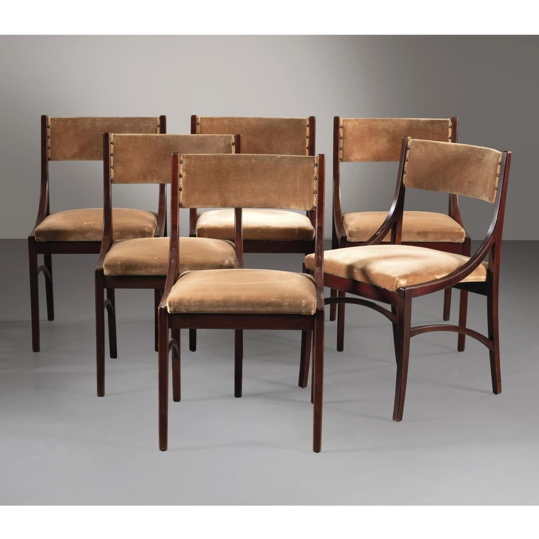 Ico Parisi: Ico Parisi (Palermo, 1916 - Como, 1996) SIX WOODEN CHAIRS, BROWN FABRIC UPHOLSTERY SEI SEDIE MODELLO 110 in legno, seduta imbottita a rivestite in tessuto nei toni del marrone Produzione Italia, 1960 