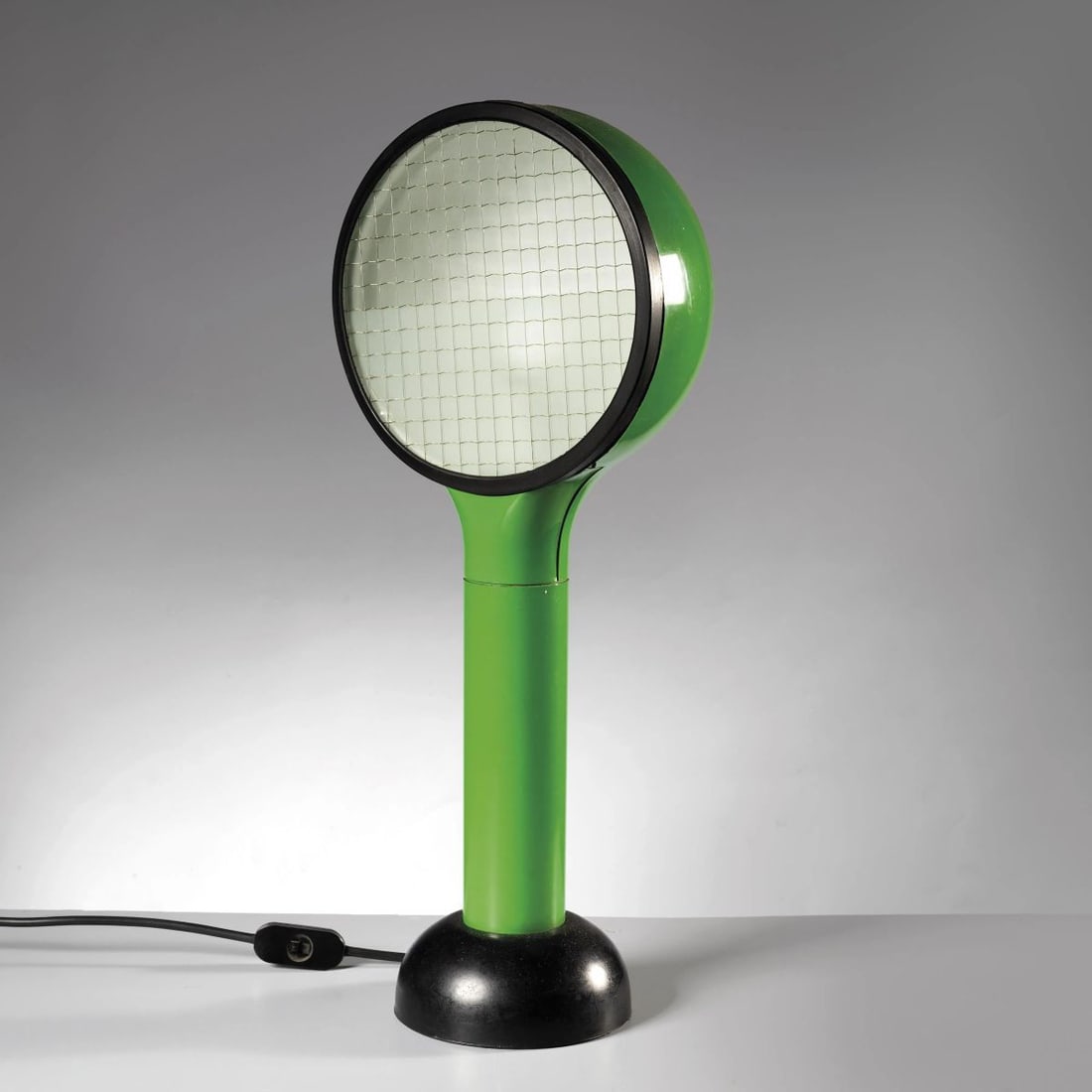 Adalberto del Lago: Adalberto del Lago (Sec. XX) «DRIVE» TABLE LAMP, GREEN LACQUERED METAL STRUCTURE LAMPADA DA TAVOLO MODELLO DRIVE in metallo laccato nei toni del verde Produzione Bieffeplast, Italia, 1974 cm