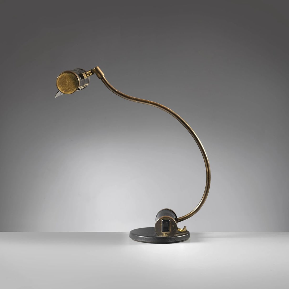 BRASS TABLE LAMP: BRASS TABLE LAMP LAMPADA DA TAVOLO in ottone Produzione Italia, 1925 circa cm H38xL35xP20