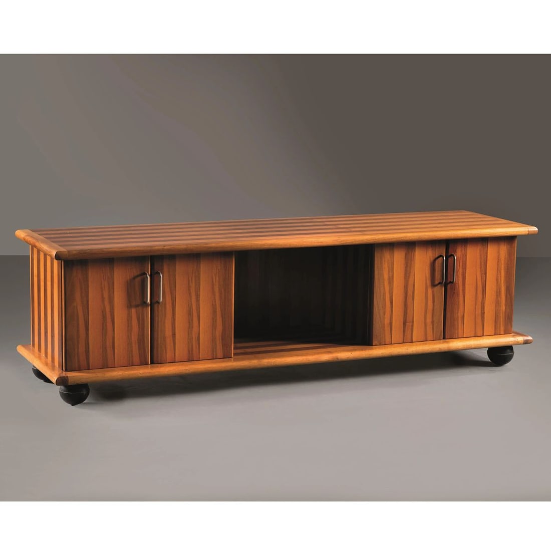 WOODEN SIDEBOARD: WOODEN SIDEBOARD MOBILE BASSO in legno Produzione Italia, 1975 circa cm H49xL169xP48,5