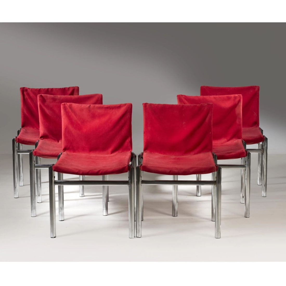 Afra e: Afra e (Montebelluna, 1937 - Trevignano, 2011) Tobia Scarpa (Venezia, 1935) SIX «MASTRO» CHAIRS, METAL STRUCTURE, RED FABRIC UPHOLSTERY SEI SEDIE MODELLO MASTRO struttura in metallo, seduta