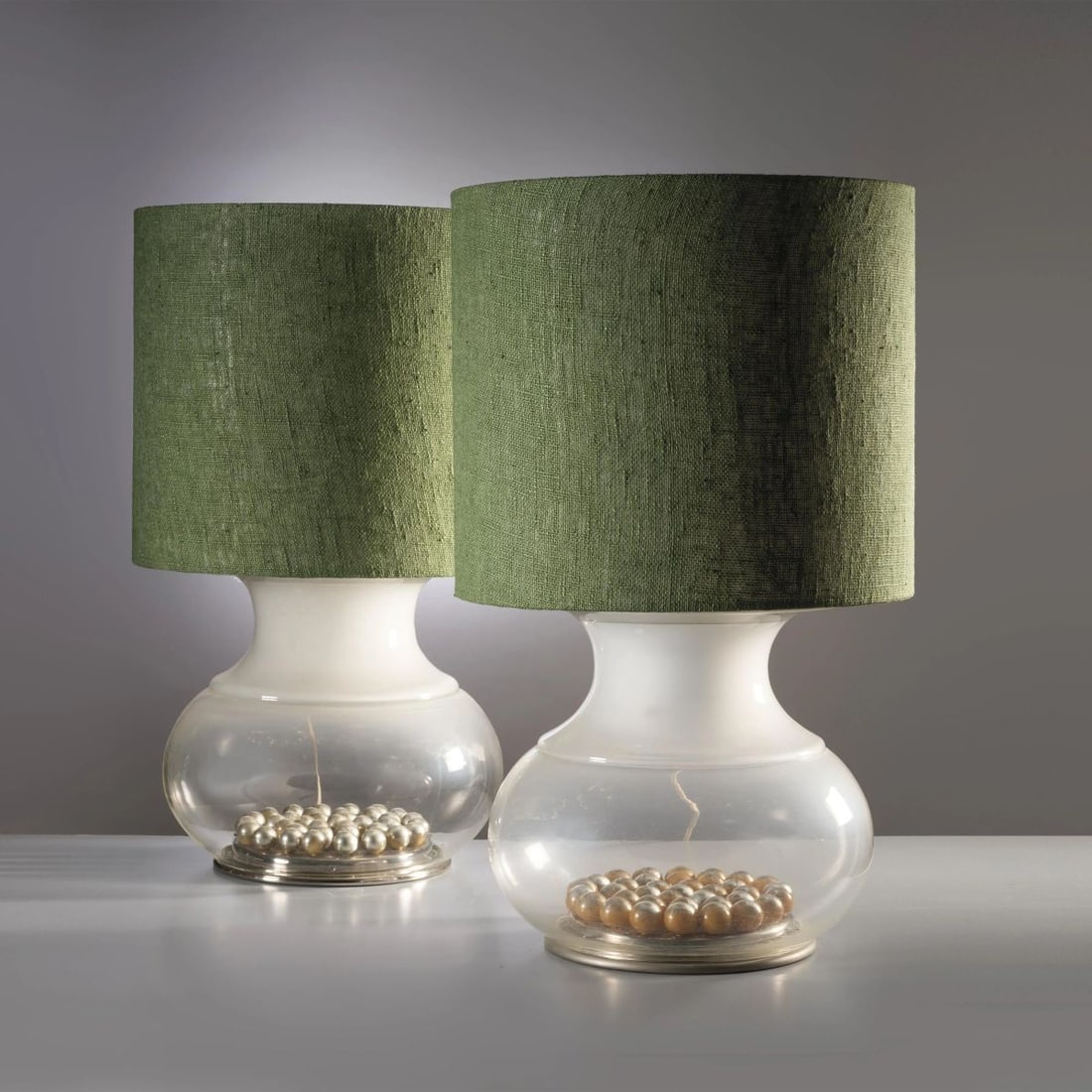 A COUPLE OF GLASS TABLE LAMPS: A COUPLE OF GLASS TABLE LAMPS COPPIA DI LAMPADE DA TAVOLO in vetro Produzione Italia, 1970 circa alt. cm 67 e diam. cm 40
