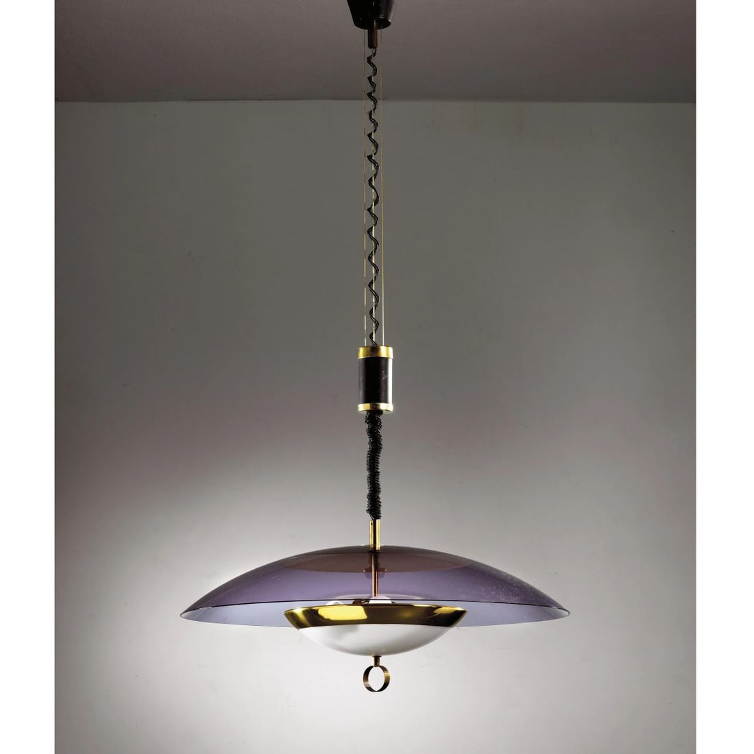 Stilux: Stilux BRASS AND PLASTIC CEILING LAMP LAMPADARIO MODELLO SUSI in materiale plastico e ottone Produzione Stilux, Italia, 1960 circa adesivo del produttore alt. cm 30 e diam. cm 70 Bibliografia di