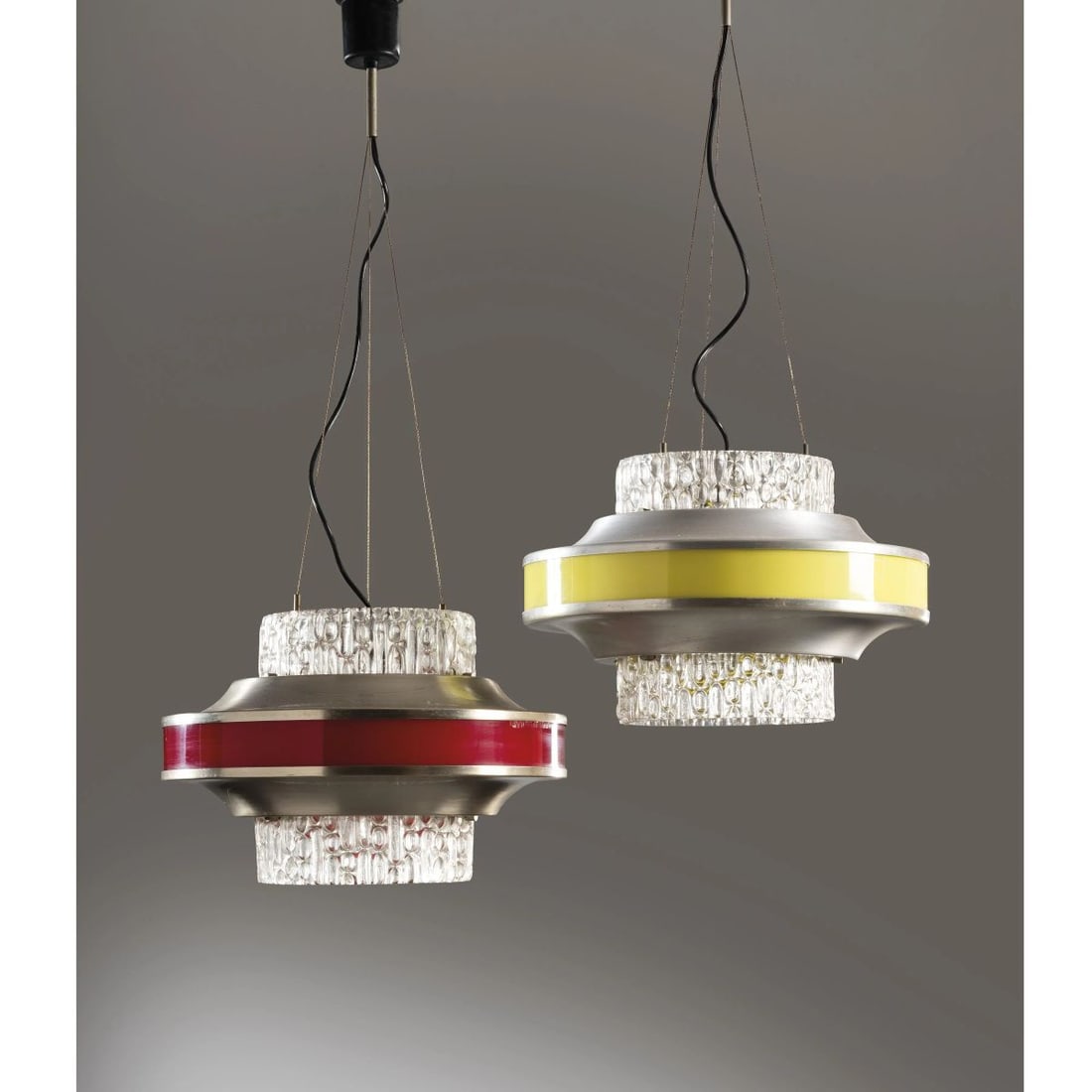 Reggiani: Reggiani TWO CEILING LAMPS DUE LAMPADARI in metallo laccato nei toni del rosso e vetro Produzione Italia, 1965 circa alt. cm 30 e diam. cm 40