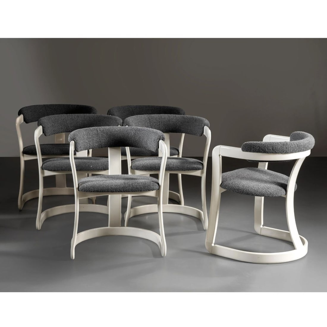 Pozzi e Verga: Pozzi e Verga SIX «BRIGITTE» CHAIRS, WHITE LACQUERED WOODEN STRUCTURE, FABRIC SEAT UPHOLSTERED SEI SEDIE MODELLO BRIGITTE in legno laccato nei toni del bianco, rivestite in tessuto Produzione Pozzi 