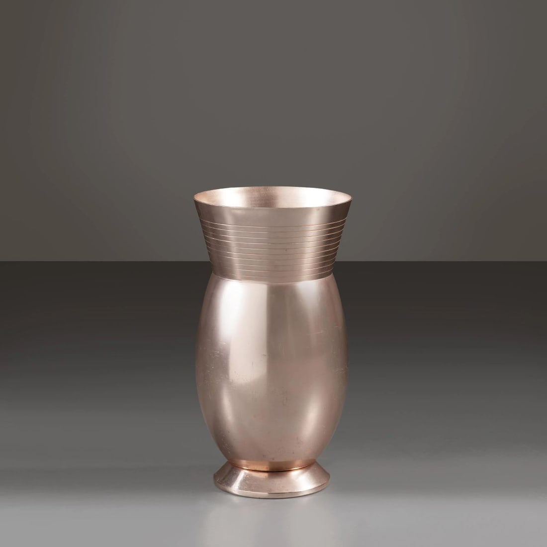 Rinnovel: Rinnovel ALUMINIUM UMBRELLA STAND PORTAOMBRELLI in alluminio Produzione Rinnovel, Italia, 1955 circa marchio del produttore alt. cm 50 e diam. cm 27