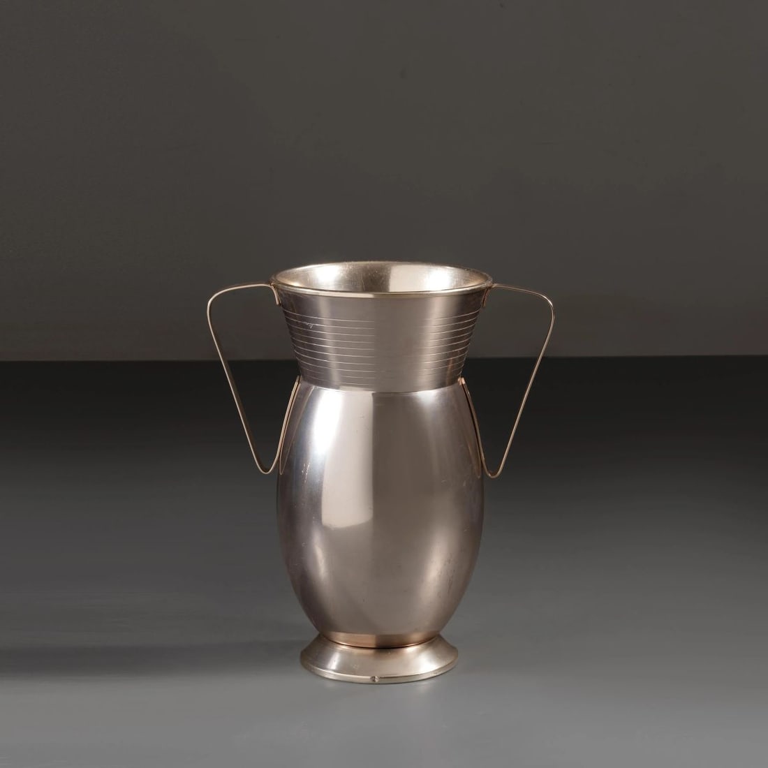 Rinnovel: Rinnovel ALUMINIUM UMBRELLA STAND PORTAOMBRELLI in alluminio Produzione Rinnovel, Italia, 1955 circa marchio del produttore cm H50xL44xP28