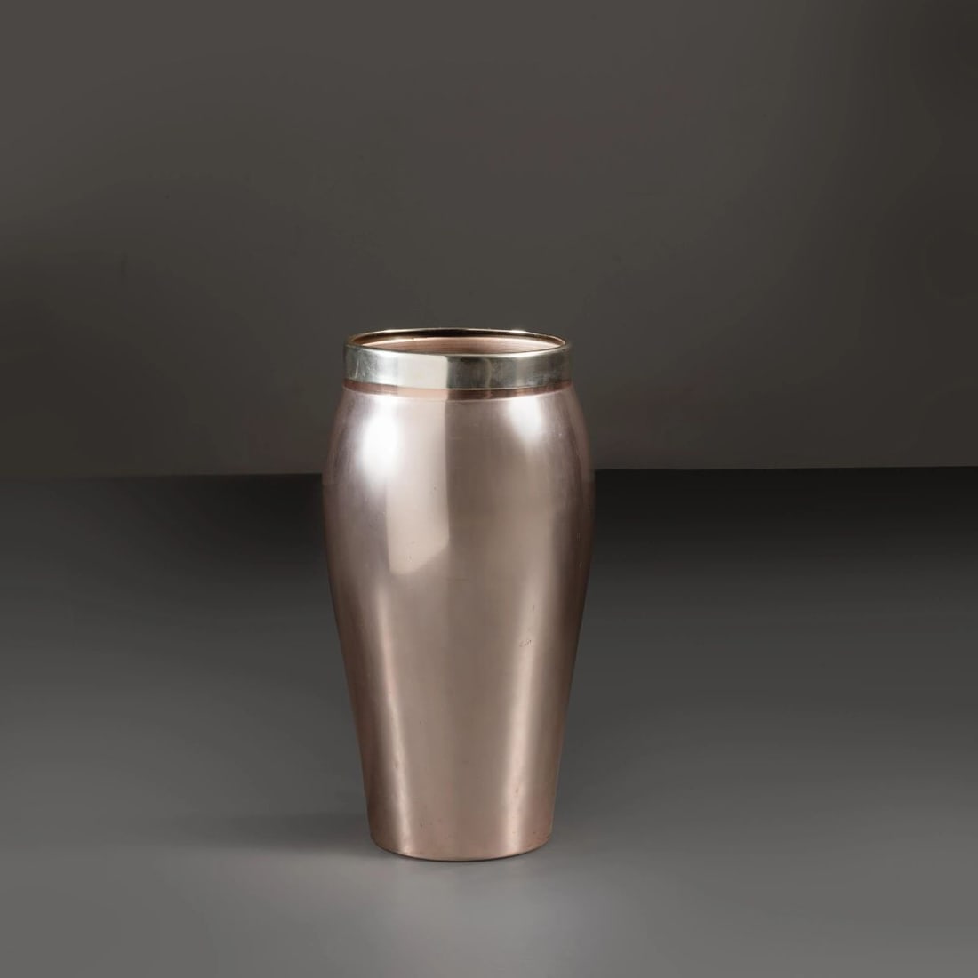 Rinnovel: Rinnovel ALUMINIUM UMBRELLA STAND PORTAOMBRELLI in alluminio Produzione Rinnovel, Italia, 1955 circa marchio del produttore alt. cm 51 e diam. cm 27