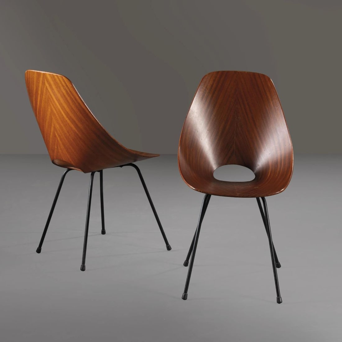 Vittorio Nobili: Vittorio Nobili (Sec. XX) TWO «MEDEA» WOODEN AND METAL CHAIRS DUE SEDIE MODELLO MEDEA in legno e metallo Produzione Fratelli Tagliabue, Italia, 1955 marchio del produttore sul fondo cm H83xL47xP55