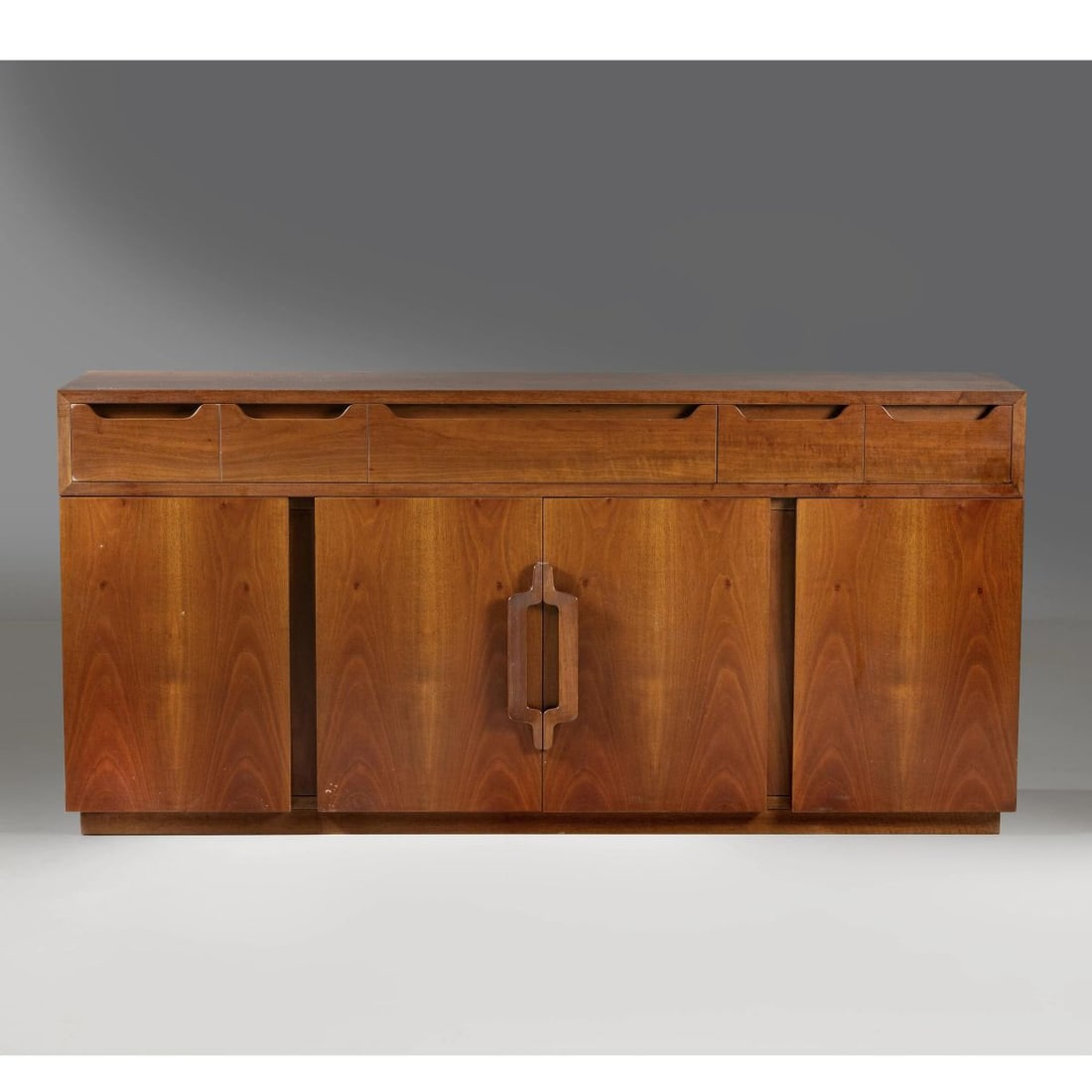 Giovanni Michelucci: Giovanni Michelucci (Pistoia, 1891 - Firenze, 1990) SIDEBOARD FROM THE ARCIGLIANO SERIES MADIA DELLA SERIE ARCIGLIANO in legno Produzione Fantacci, Italia, 1975 circa cm H85xL1802xP44