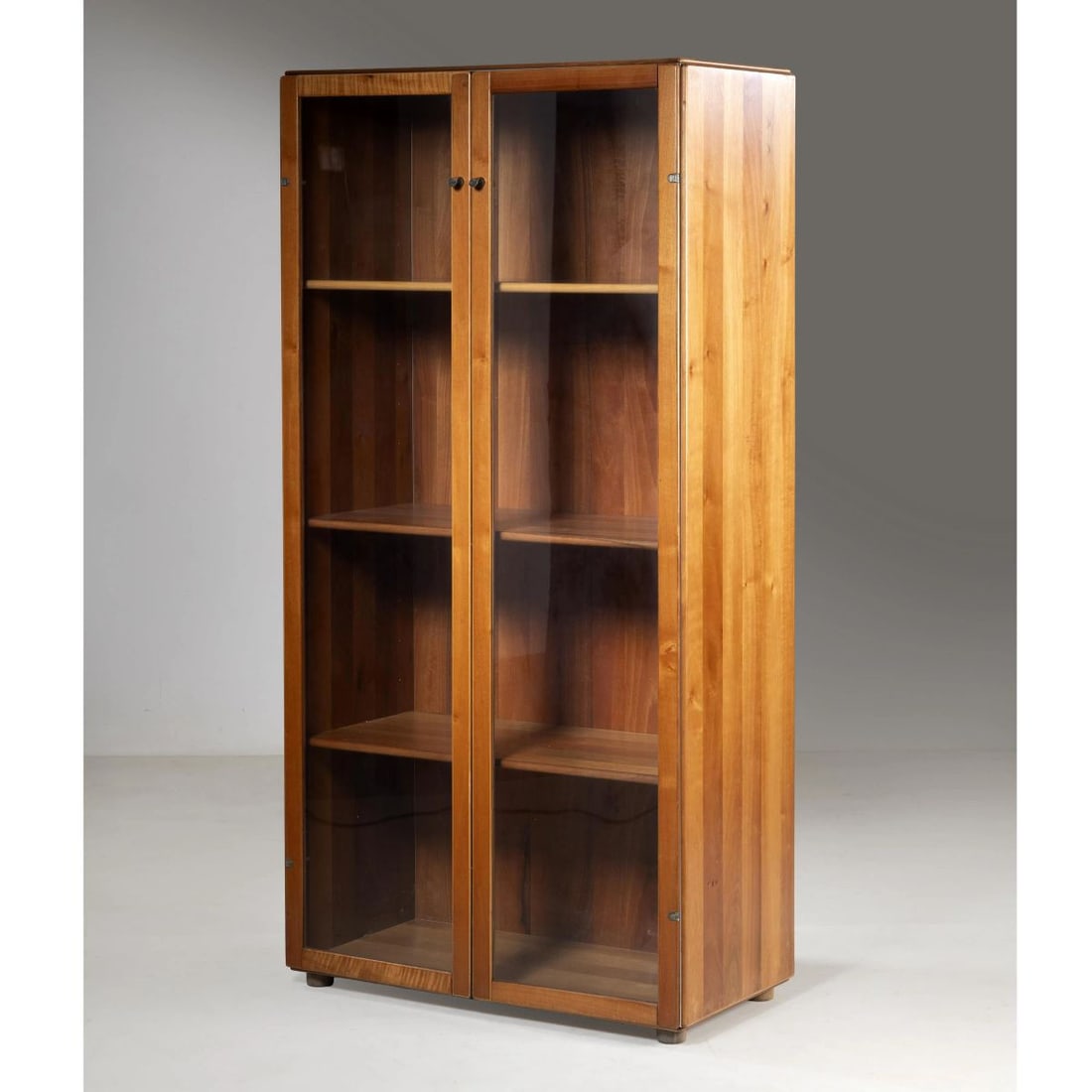 Afra e: Afra e (Montebelluna, 1937 - Trevignano, 2011) Tobia Scarpa (Venezia, 1935) DISPLAY CABINET, WOODEN AND GLASS STRUCTURE, METAL DETAILS VETRINETTA DELLA SERIE TORCELLO in legno e vetro, dettagli in