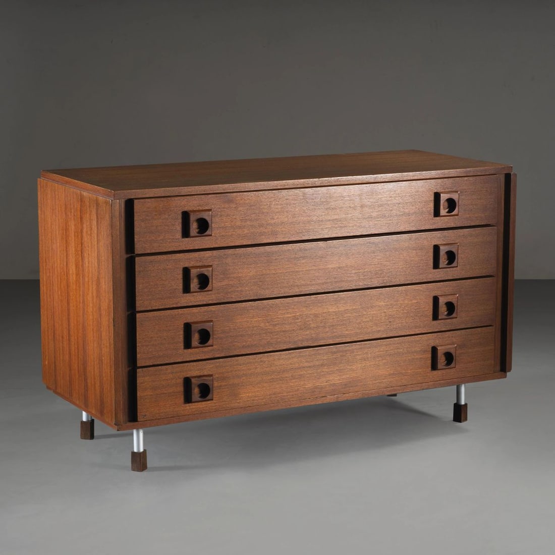 George Coslin: George Coslin (Sec. XX) WOODEN CHEST OF DRAWERS, METAL FEETS CASSETTIERA in legno, piedi in metallo Produzione 3V, Italia, 1960 circa cm H73xL120xP52