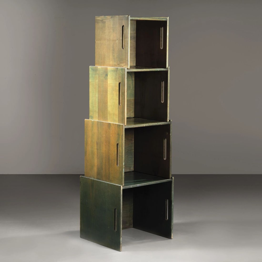 Juan Josè Blanc: Juan Josè Blanc (Sec. XX) FOUR GREEN LACQUERED STACKABLE TABLES QUATTRO TAVOLI IMPILABILI MODELLO TORRE DE BABEL in legno laccato nei toni del verde Produzione Italia, 1990 circa cm H151xL47,5xP43