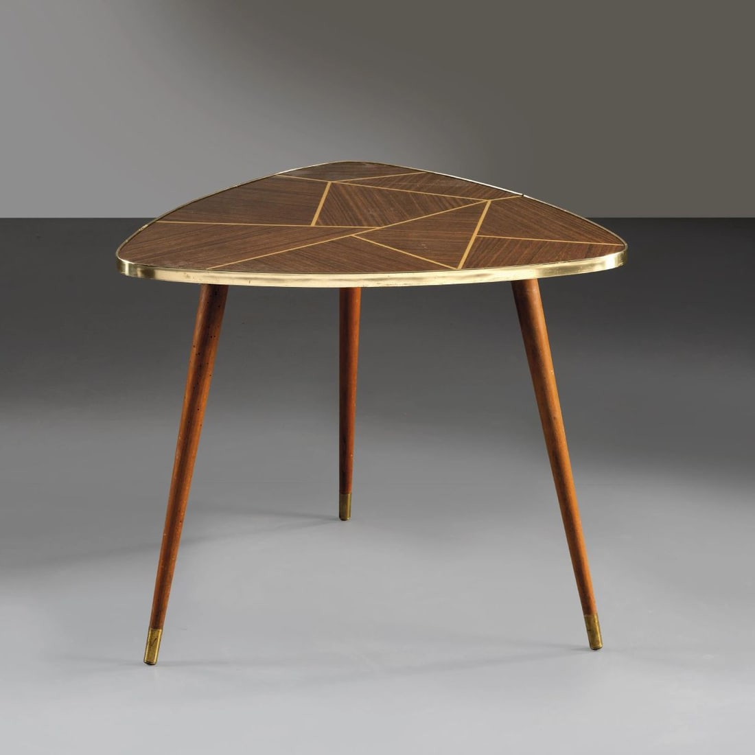 LOW TABLE: LOW TABLE, WOODEN AND BRASS STRUCTURE TAVOLO BASSO in legno e ottone Produzione Germania, 1960 circa alt. cm 59 e diam. cm 67