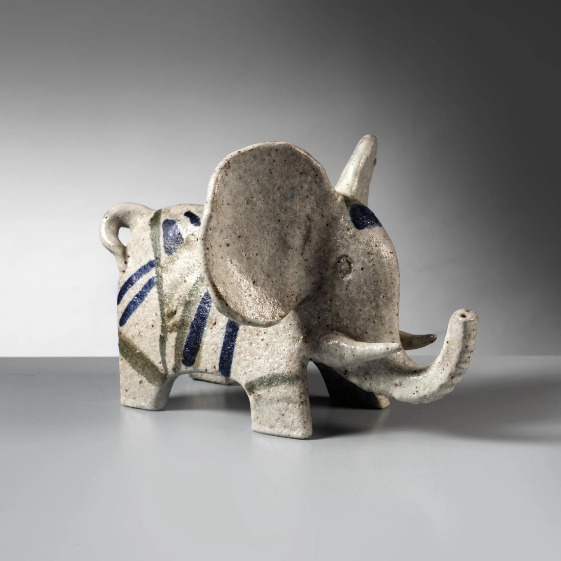 Bruno Gambone: Bruno Gambone (Vietri sul mare, 1936 - Firenze, 2021) SCULTURA in ceramica Produzione Italia, 1960 circa firmato sul fondo cm H13,5xL21xP13 CERAMIC SCULPTURE 